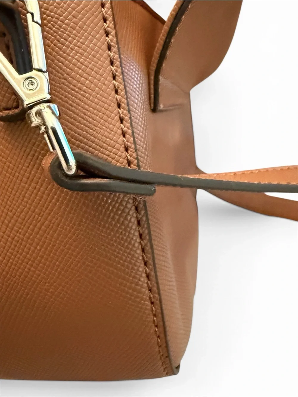 Excellent Guess Small Saddle Shoulder Bag in Tan